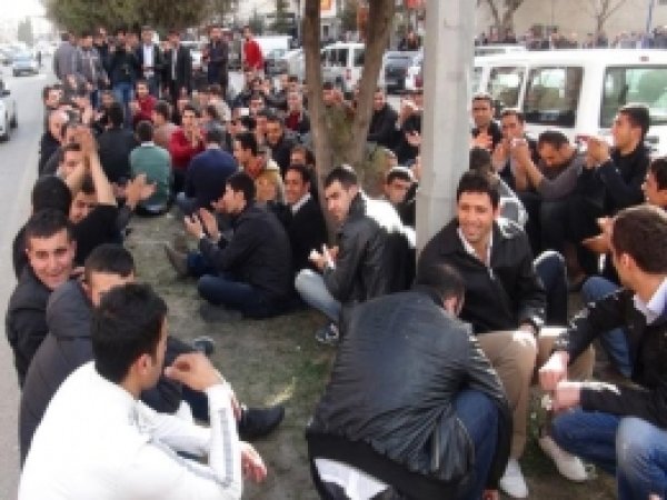 İşten Çıkarılan İşçiler Oturma Eylemi Yaptı 