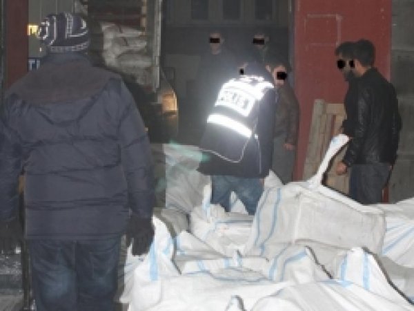 Ağrı'da 94 Bin Paket Kaçak Sigara Ele Geçirildi 