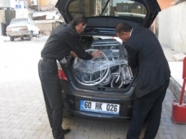 Silopi'de Engelli Vatandaşlara Yardım  