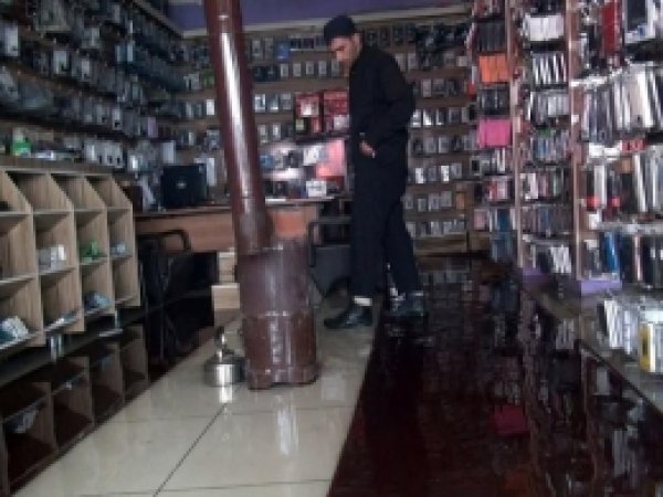 Belediye, İşyerini Su Basan Esnafı Kendi Haline Bıraktı 