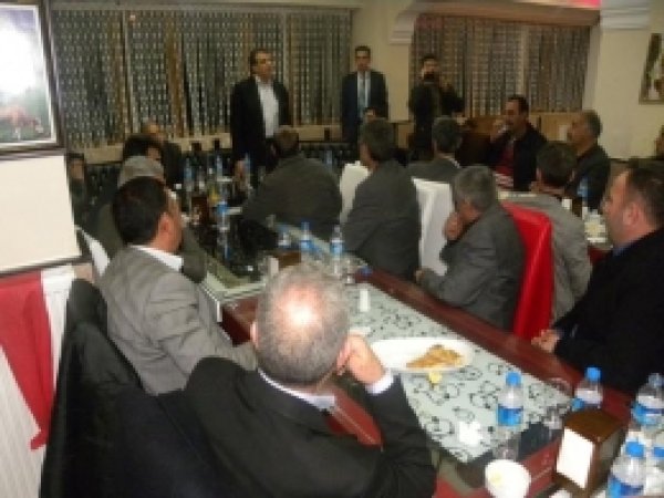Belediye Personeli Başkan'a Veda Yemeği Verdi 