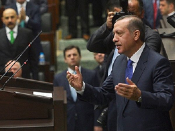 Ak Parti'de Üç Dönem Yasağı Kalkıyor