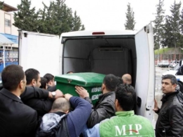 Oğlu İçin Gittiği Okulda Kalp Krizi Geçirdi 