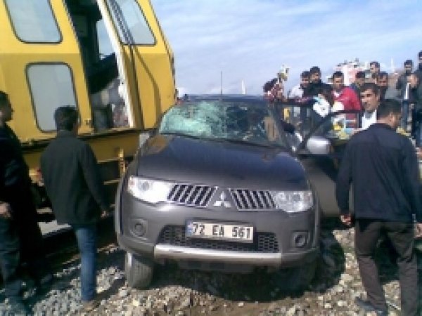 Tren Ray Kontrol Aracı Pikaba Çarptı: 1 Ölü 