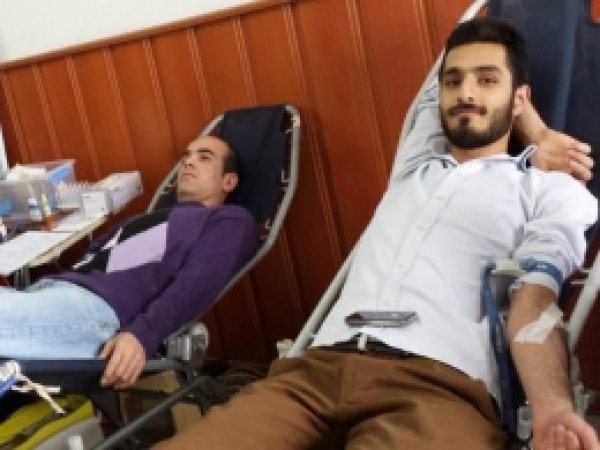 Öğretmen ve Öğrencilerden Kan Bağışı 