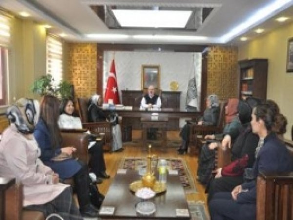AK Partili Kadınlardan Rektör Omay'a Ziyaret 