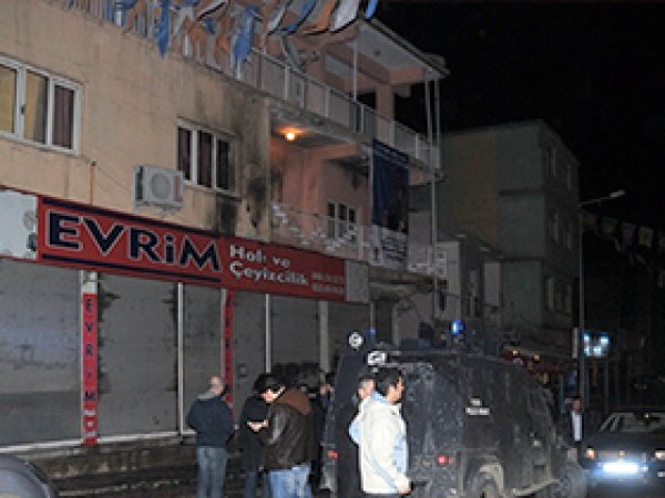 AK Partili Adayın Evine Molotoflu Saldırı!