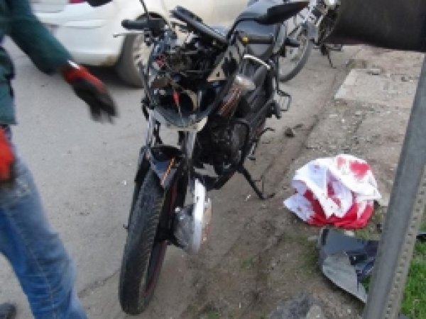 Motosiklet Jeepin Altında Kaldı: Bir Ağır Yaralı 
