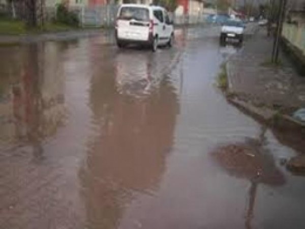 Tatvan Yağmurun Etkisi Altına Girdi 