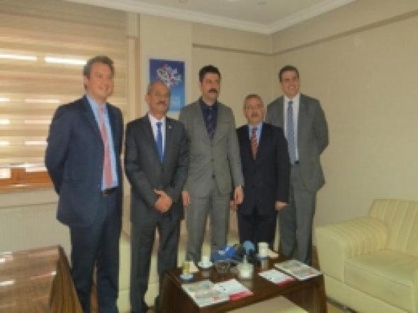 ABD Konsolosu CHP'yi Ziyaret Etti 