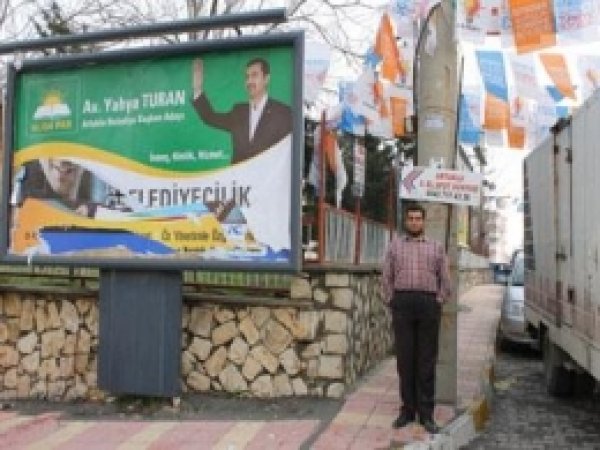 HÜDA PAR Afişlerine Saldırı 