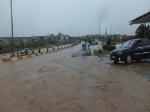 Diyarbakır-Mardin Yolu Yağmurda Ulaşıma Kapanıyor 