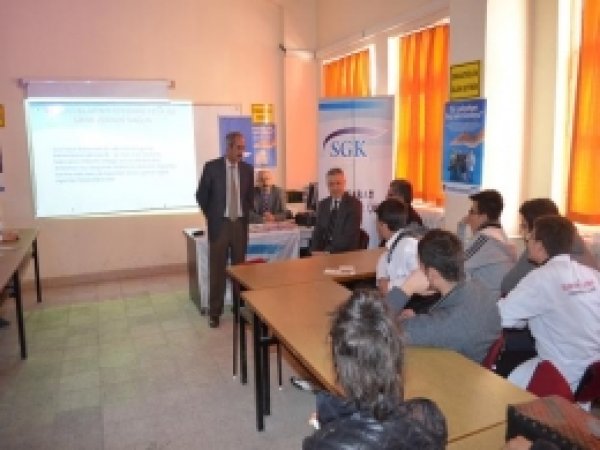 Aksaray SGK, Meslek Lisesi Öğrencilerini Bilgilendirdi 