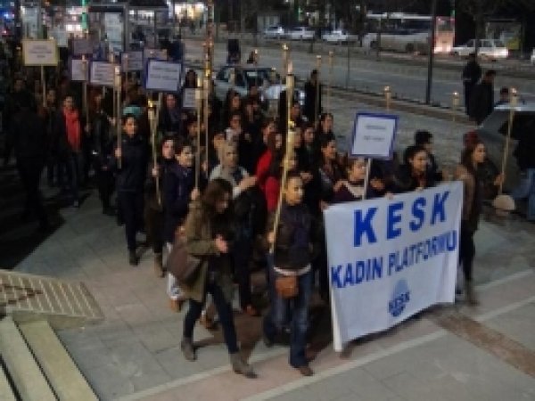 KESK'li Kadınlardan Meşaleli Yürüyüş 