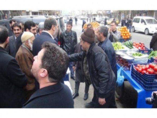 Sakarya Caddesi Esnafı HÜDA PAR'ı Sıcak Karşıladı 