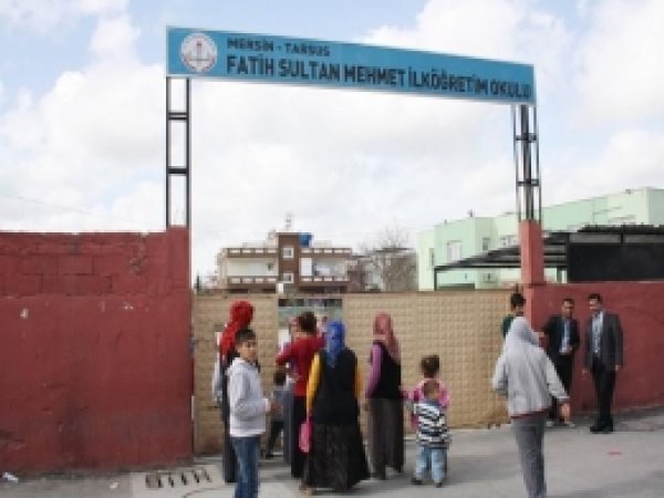 Tarsus'ta 15 Öğrenci Okul Sütünden Zehirlendi 