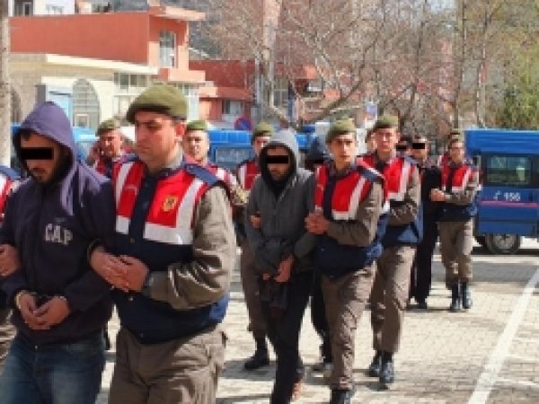 Mersin'de Uyuşturucu Baskınları: 14 Gözaltı 