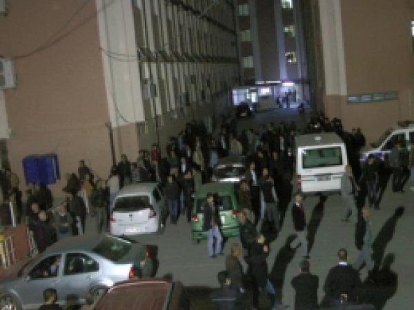 Tarsus'ta Yan Bakma Tartışması Kanlı Bitti:1 Ölü 3 Yaralı 