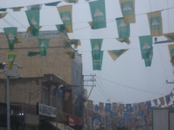 Ceylanpınar'da Partilerin Bayrakları Kaldırılacak 