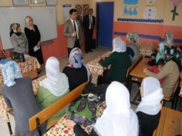 Köylerde Yaşayan Bayanlara 'Yetişkin Eğitimi' Projesi 