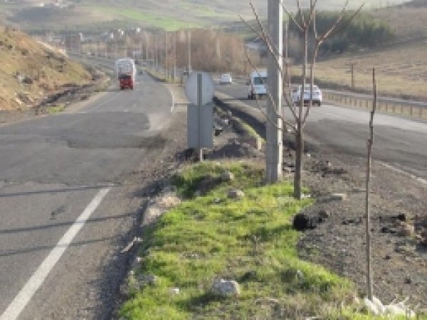 Bu Yol Neden 3-4 Ayda Bir Çöküyor? 