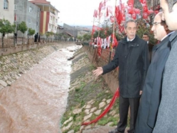 Adıyaman Valisi Sel Bölgesinde İncelemelerde Bulundu 