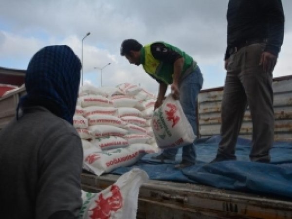 Şanlıurfa'da Üç Yardım Tırı Daha Suriye'ye Gönderildi 
