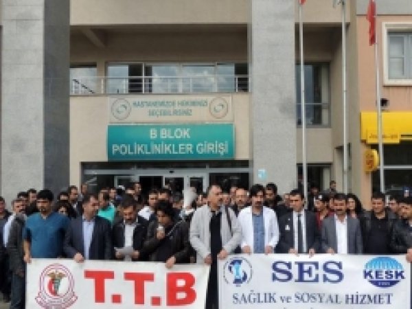 Sağlıkçılar Sorunlarına Dikkat Çekmek İçin Eylem Yaptı 