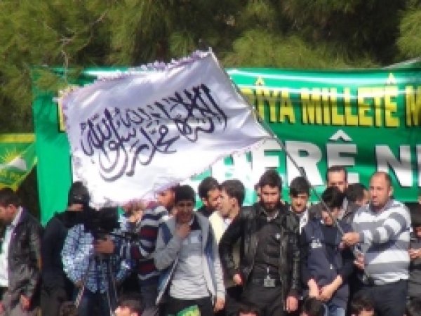 Kutlu Doğum Şehidinin Bayrağı  İstasyon Meydanındaydı 