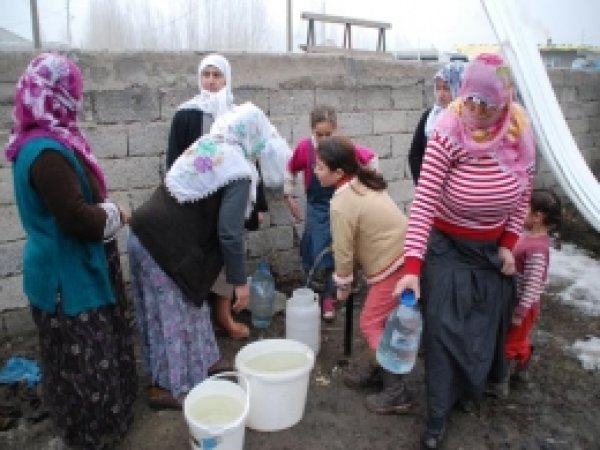 Ağrı'da Susuz Küpkıran Mahallesi Hizmet Bekliyor 
