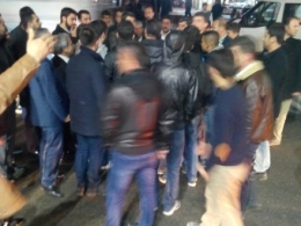 AK Partililer ve BDP'liler Arasında Flama Gerginliği 