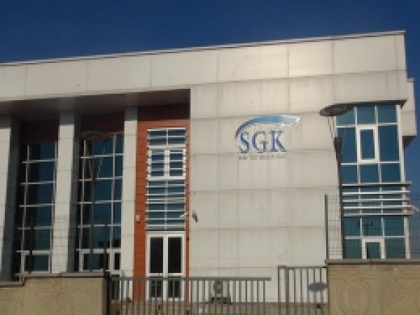 SGK'nın Yeni Binası var Hizmeti Yok 