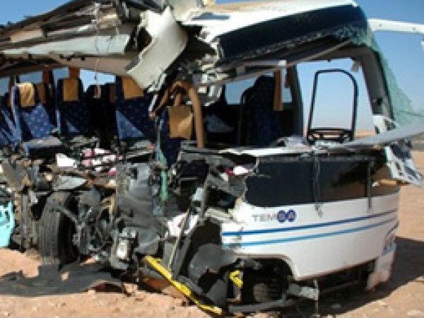 Mısır'da Trafik Kazası 17 Ölü 