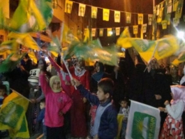 HÜDA PAR Birecik Saha Mahallesinde Miting Düzenledi 