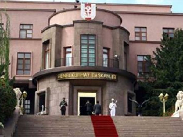 Genelkurmay Başkanlığı Önünde Havaya Ateş Edildi 