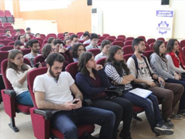 Ege Üniversitesi'nde  Yeni İnternet Yasası Konferansı