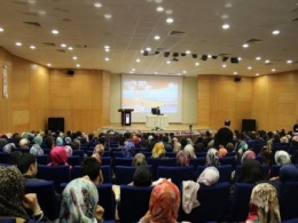 'İlahiyat Camiası İslam Düşüncesinin Neresinde'