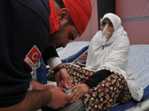 Başbakan'ın Van Mitinginde 81 Kişi Rahatsızlandı