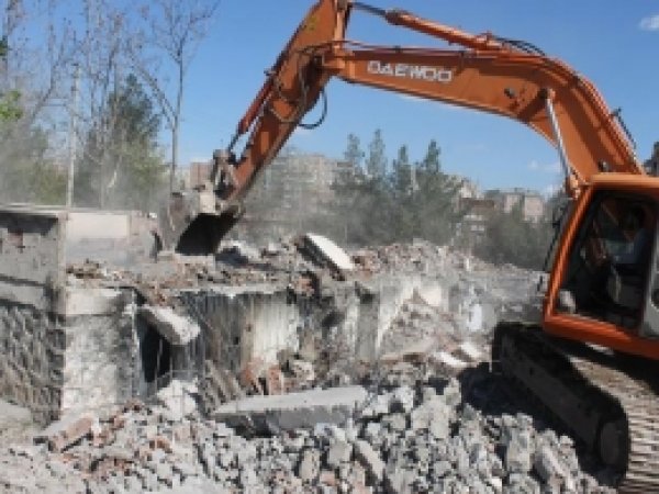 Tinercilerin Meskeni Haline Gelen Metruk Binalar Yıkıldı 
