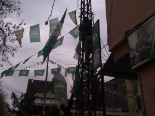 Siyasi Partiler Afiş ve Flamalarını Toplamaya Başladı 