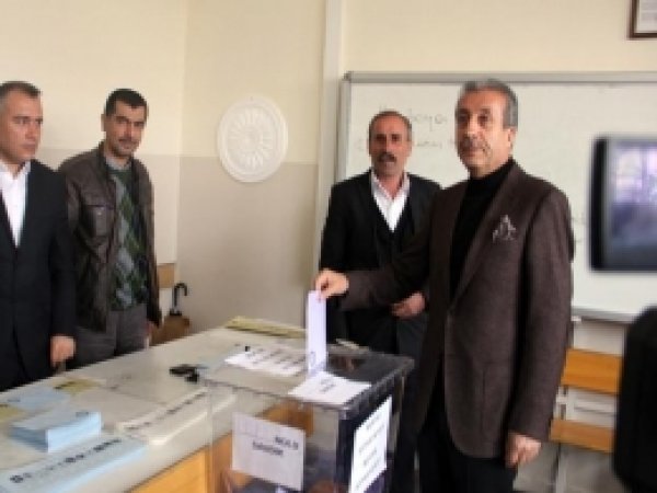 Bakan Eker Oyunu Diyarbakır'da Kullandı 