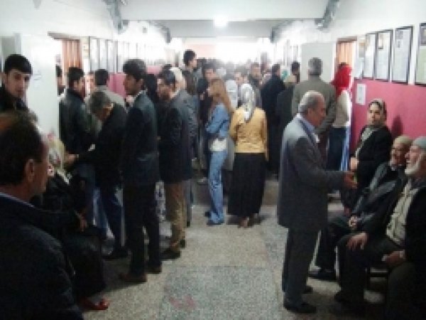 Başkasının Adına Oy Kullananlara İzin Verildi 