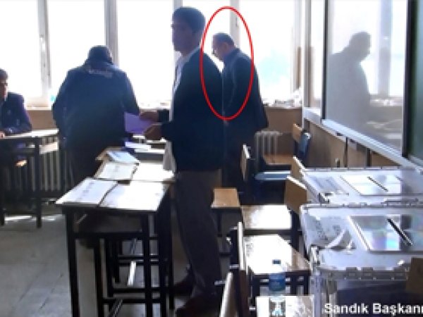 Diyarbakır'da Sandık Başkanı Zorbalığı 