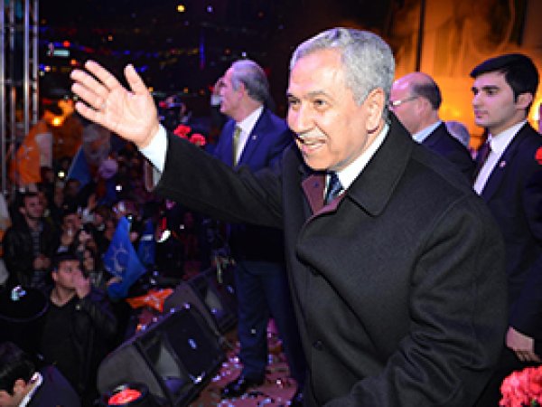 Arınç: Çok Kötü Kumar Oynadılar