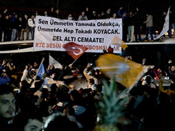  Zaman Gazetesi Önünde Protesto 
