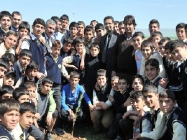 Batman'da Öğrenciler Fidan Dikti 