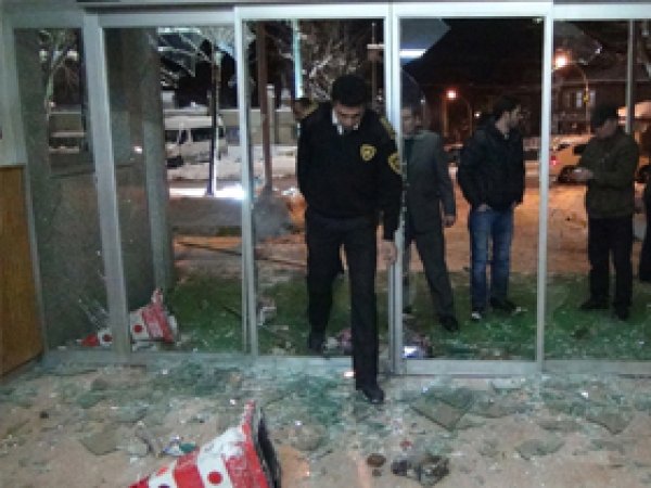 Seçimi Kaybeden BDP'liler Belediyeye Saldırdı 