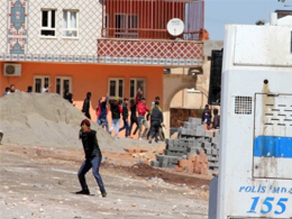 BDP'liler Adalet Sarayına Saldırdı 