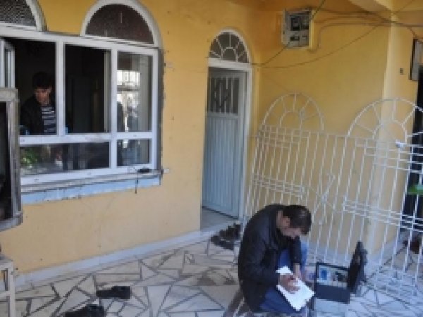 Hırsızlar Korkuluğu Kırıp Eve Girdi 