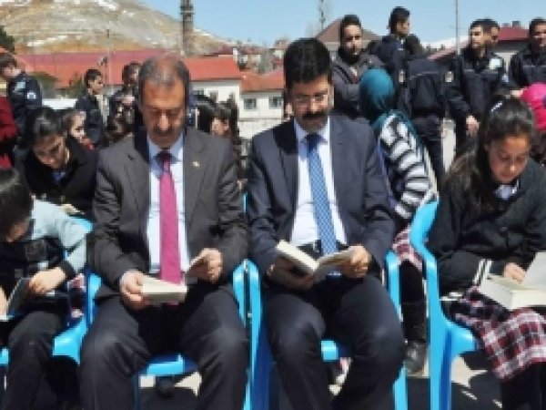Bitlis'te Kitap Okuma Şenliği Düzenlendi 